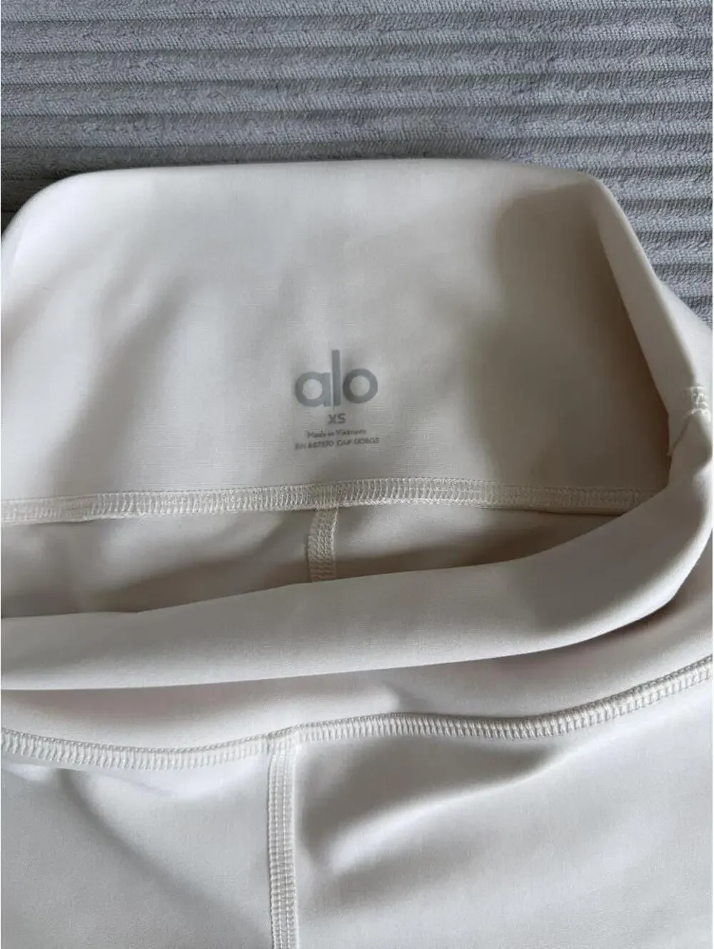 Alo Yoga shorts size XS